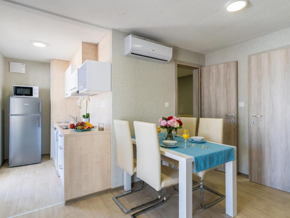 Holiday Home Seaside Mobile Home By Interhome Šilo Εξωτερικό φωτογραφία