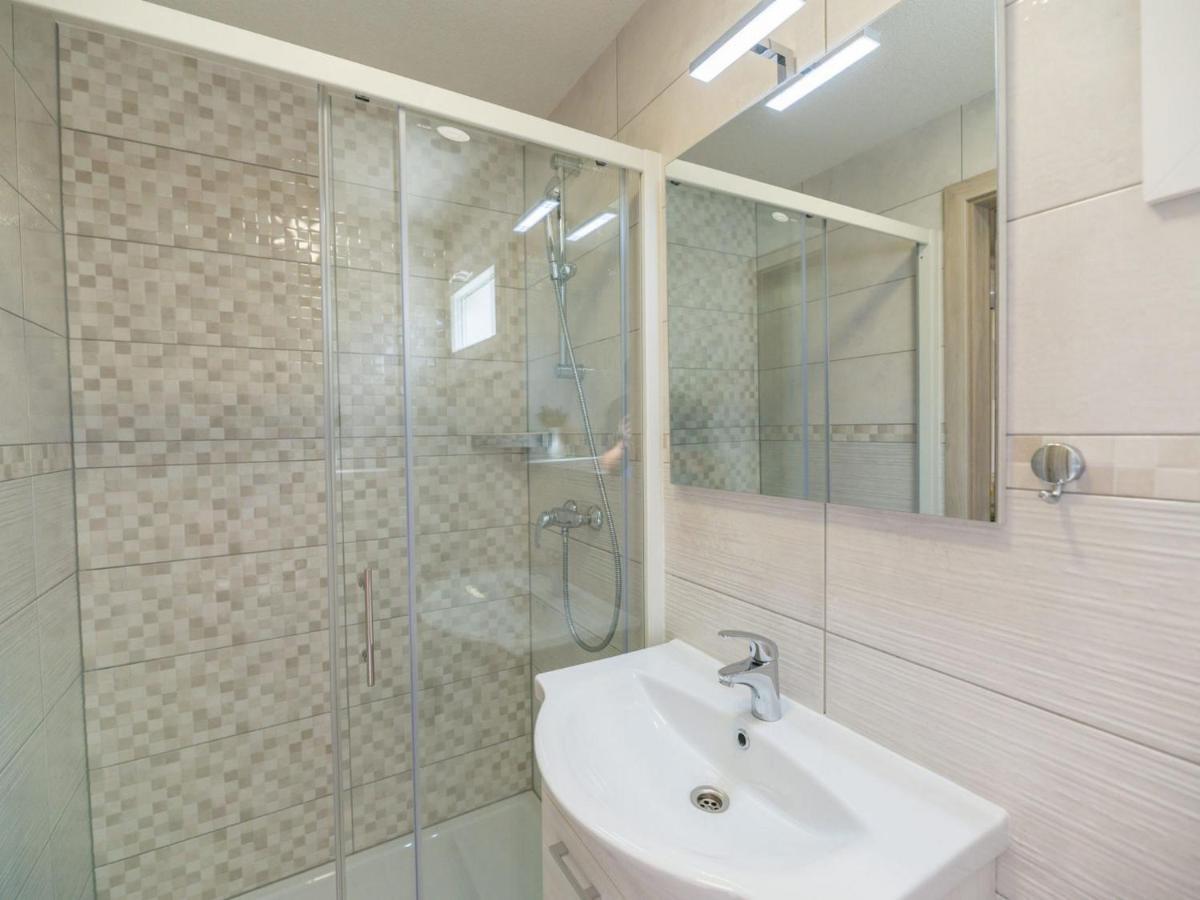 Holiday Home Seaside Mobile Home By Interhome Šilo Εξωτερικό φωτογραφία